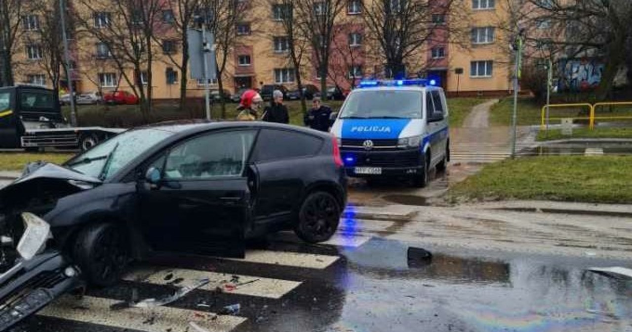 Piotrków Trybunalski: Groźny wypadek na przejściu. Ranne 3 osoby