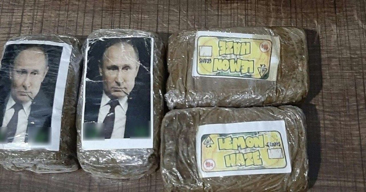 Ponad 300 paczek narkotyków z wizerunkiem Putina. Niezwykłe znalezisko w Libii