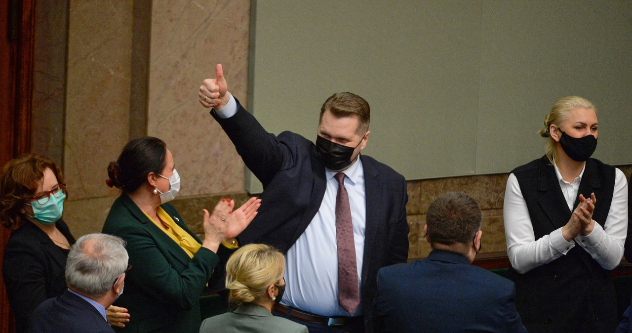 „Dzień hańby dla Zjednoczonej Prawicy”. Sejm przyjął „lex Czarnek”