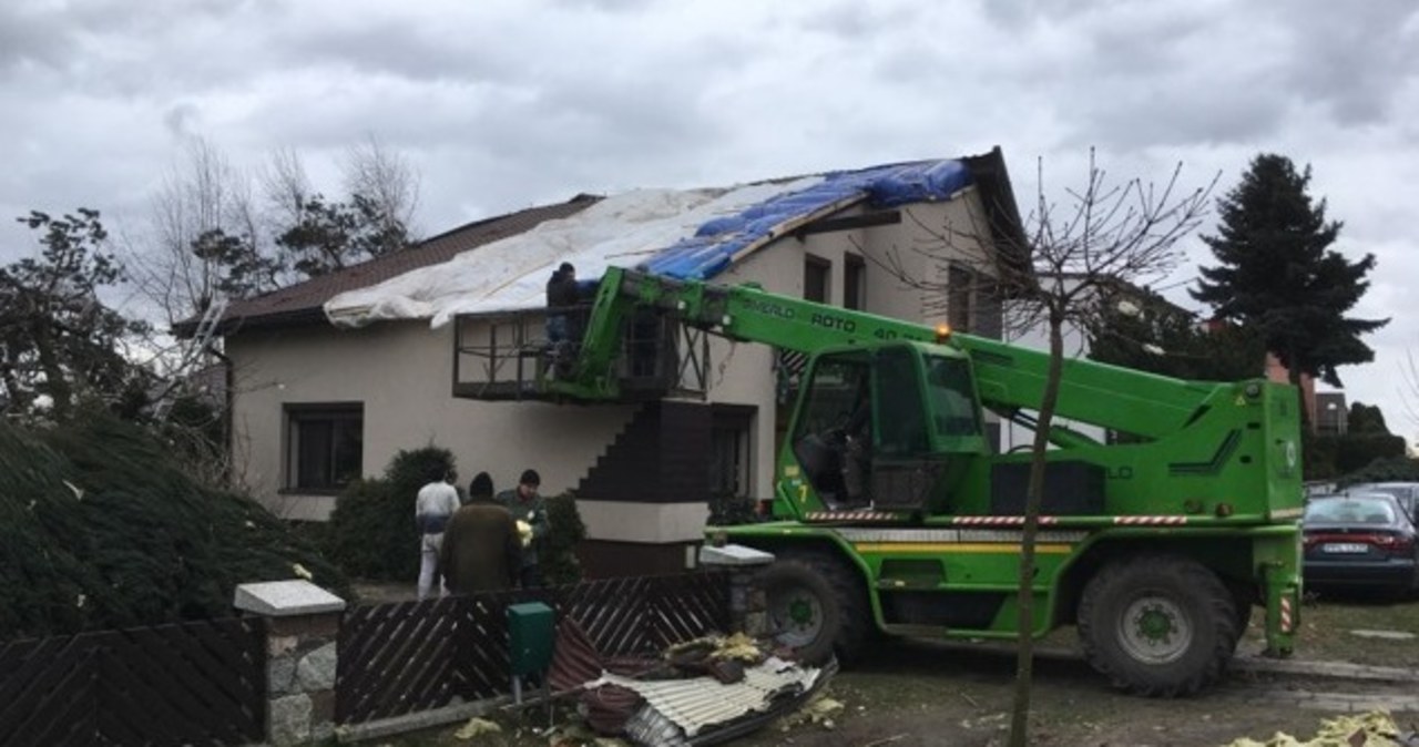 Trąba powietrzna w Dobrzycy. Rozpoczęto wypłatę środków dla poszkodowanych