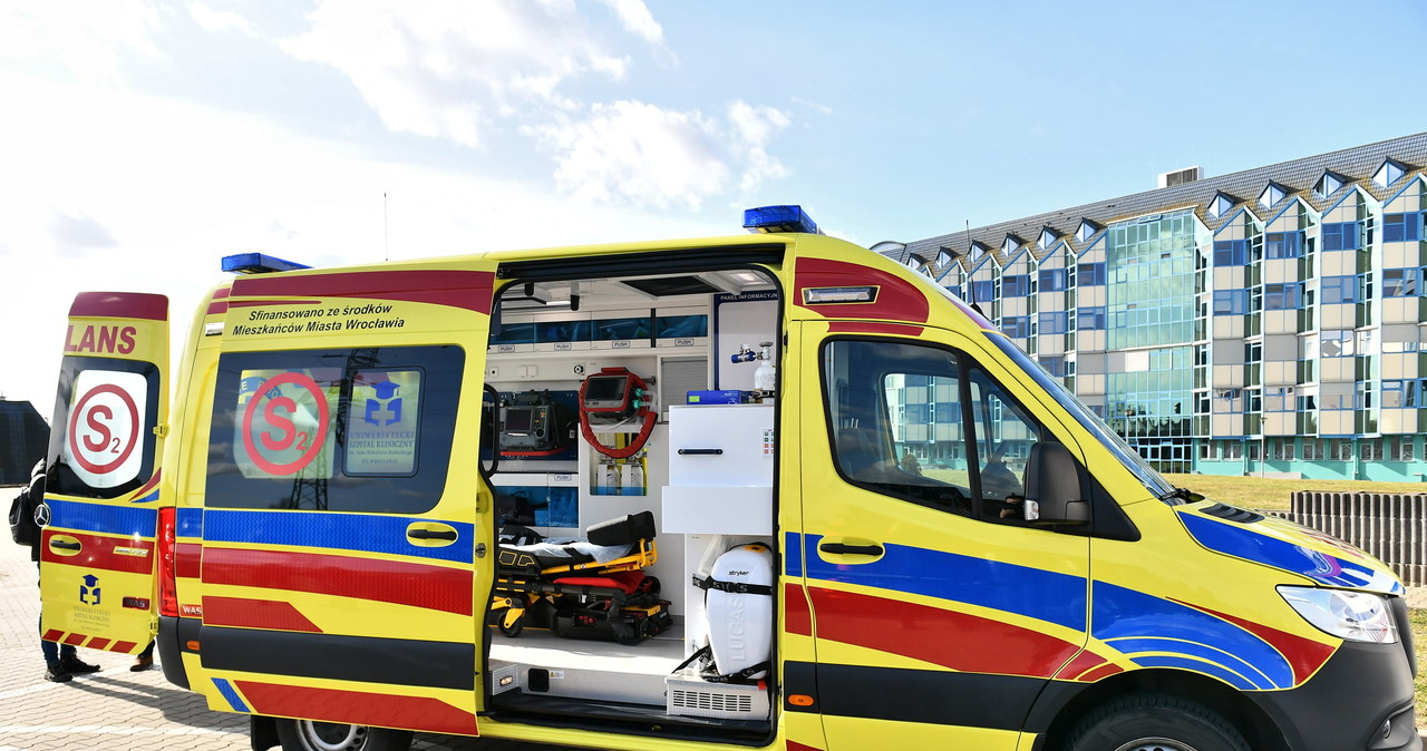 Uniwersytecki Szpital Kliniczny we Wrocławiu dostał ambulans za 1 mln zł