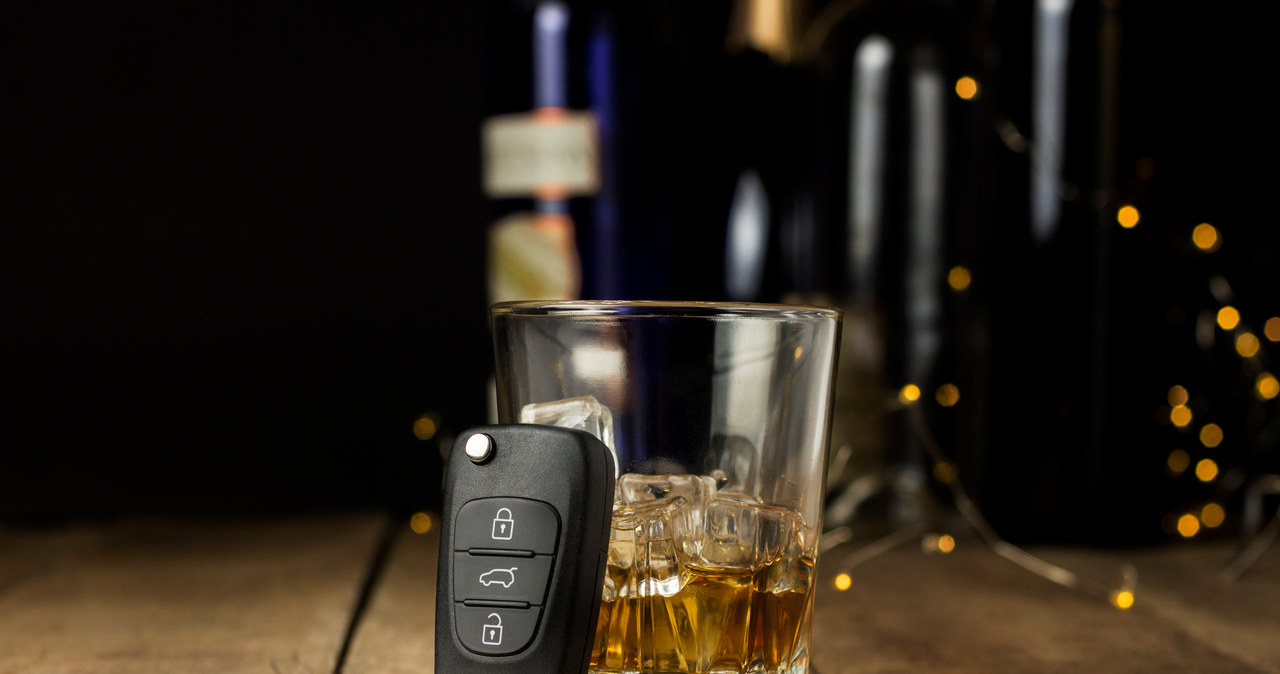 Zawodowy kierowca jechał po alkoholu. Tłumaczył, że pił dzień wcześniej