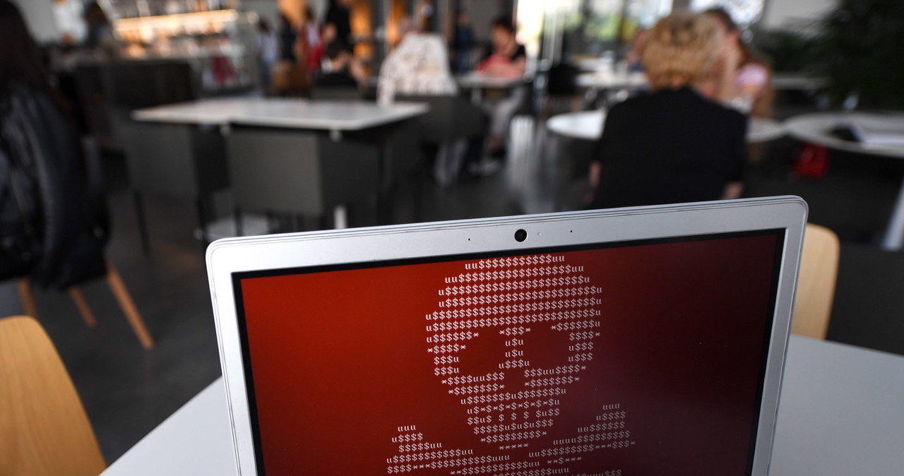 Ekspert: Każdy z nas może stać się narzędziem rosyjskiej propagandy – jak działa atak w cyberprzestrzeni