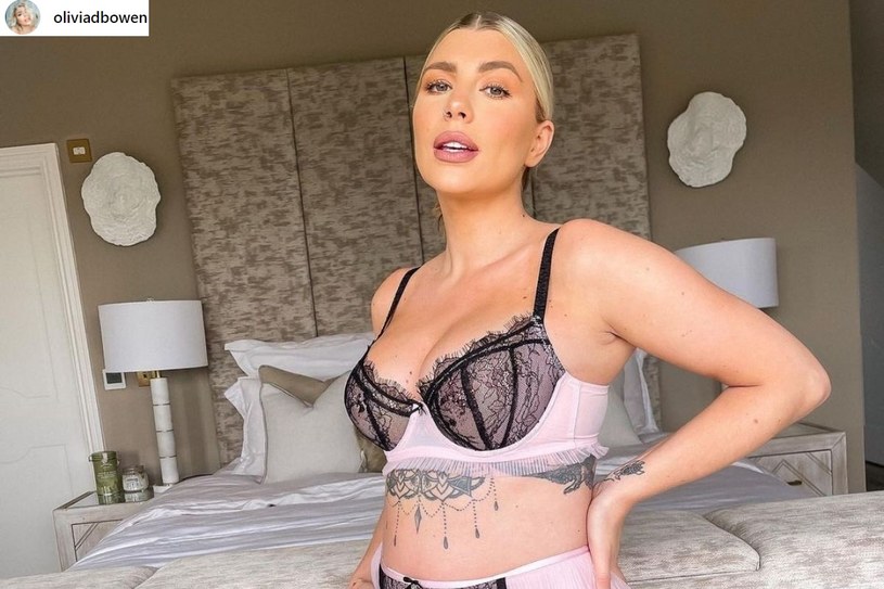 Olivia Bowen pochwaliła się ciążowym brzuszkiem w bikini!