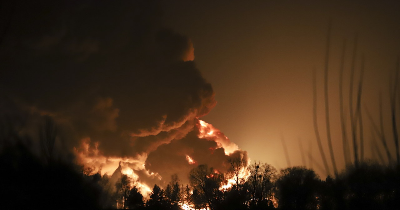 Pożar bazy paliwowej pod Wasylkowem. „Zamykajcie okna”