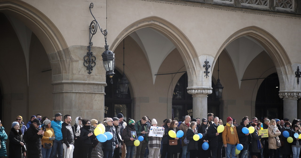 Kraków: 2 tys. osób protestowało w Rynku Głównym przeciwko rosyjskiej inwazji na Ukrainę