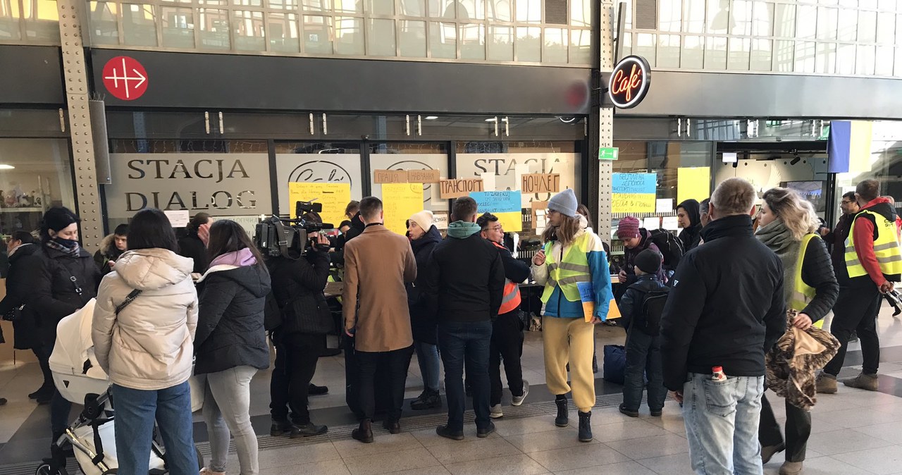 Na wrocławski dworzec PKP przyjeżdżają pociągi z uchodźcami z Ukrainy