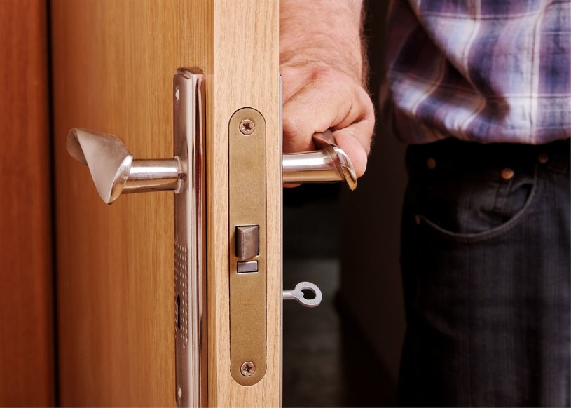 Co może się stać, gdy nie zamkniesz na noc drzwi? Strażak alarmuje
