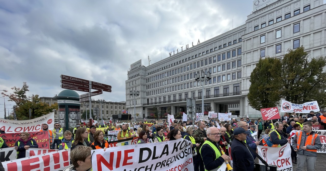 „Rozwój – tak, rozbój – nie”. W Warszawie protest przeciwko budowie CPK