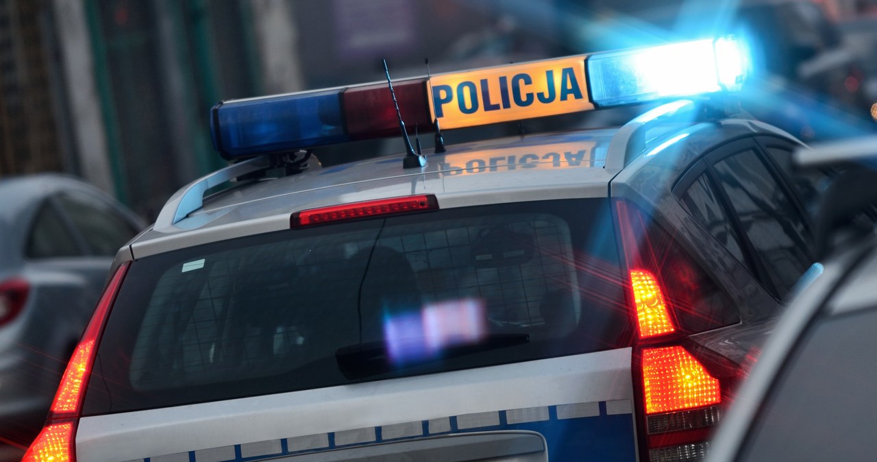 Pięć osób rannych w wypadku na Mazowszu. Audi rozpadło się na pół, sprawca uciekł