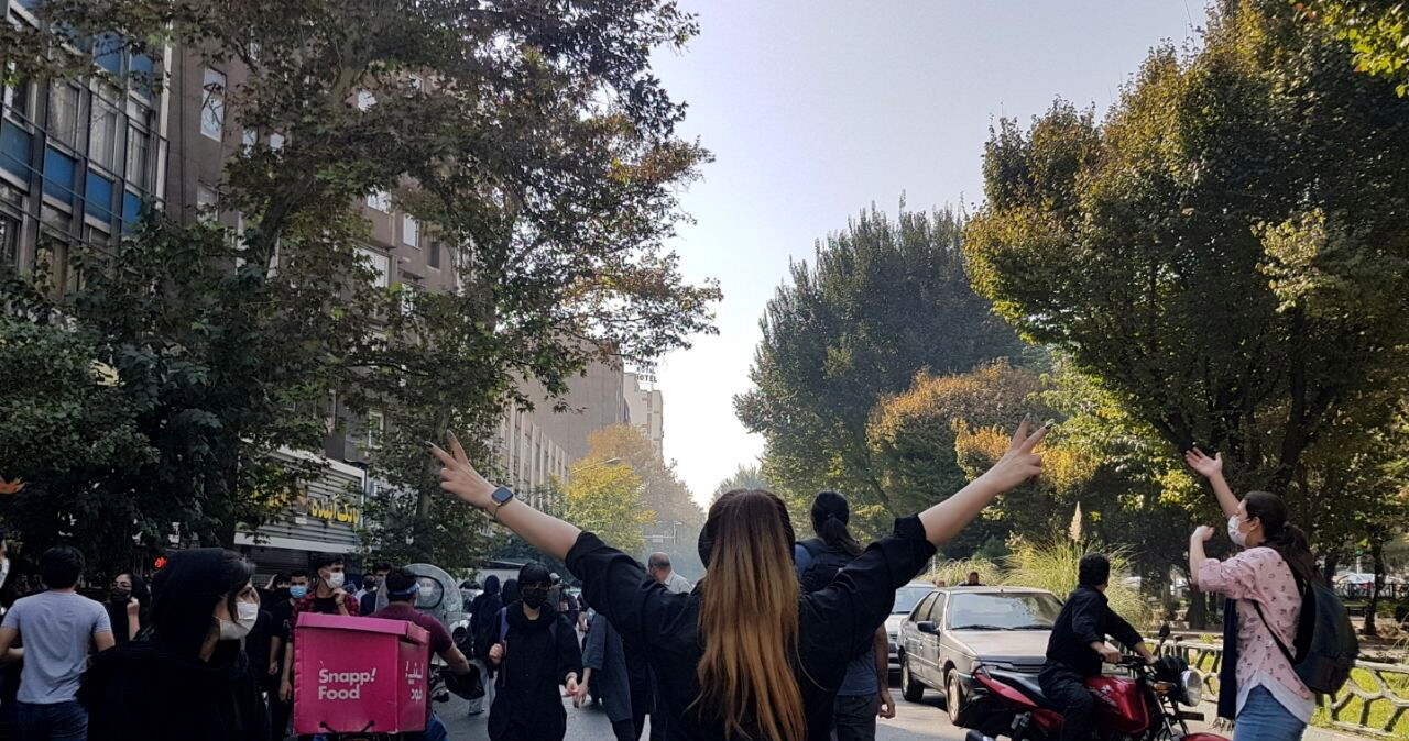 Gaz łzawiący i strzały. Policja otoczyła studentów na campusie w Teheranie