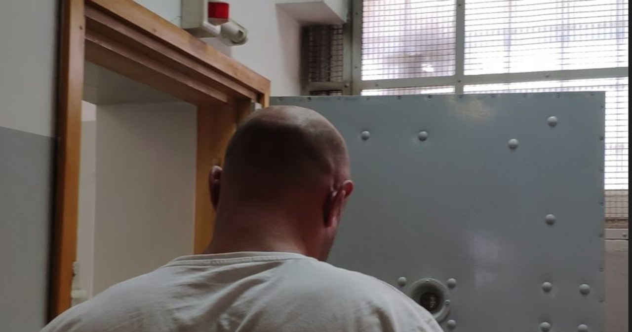 Wpadł, bo rzucił na ziemię puszkę po piwie