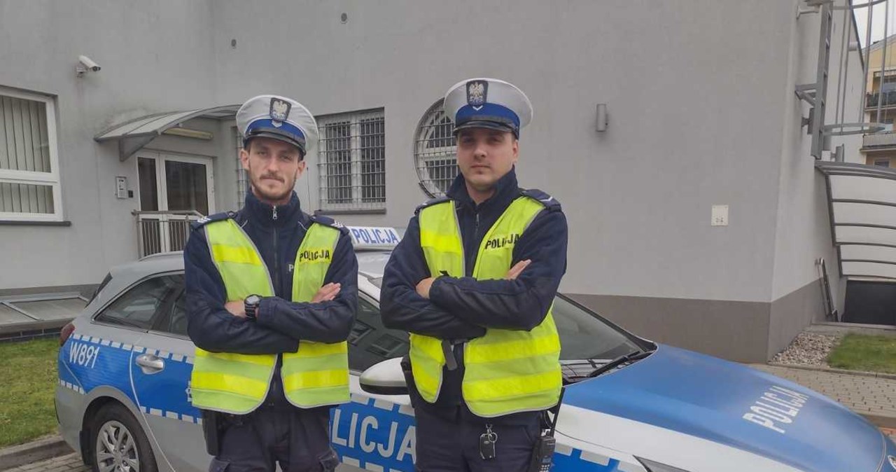 26-latek zranił się siekierą w stopę. Pomogli mu policjanci