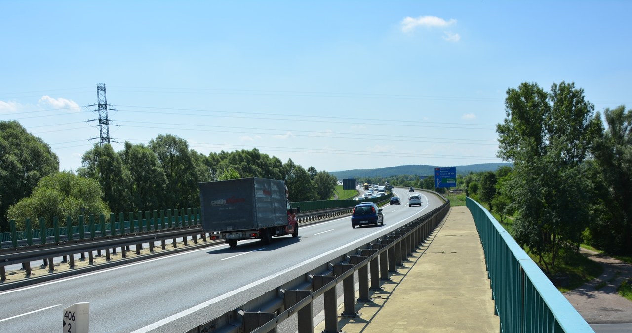 Prace na wiadukcie nad ulicą Księcia Józefa. Z ruchu wyłączony jeden pas
