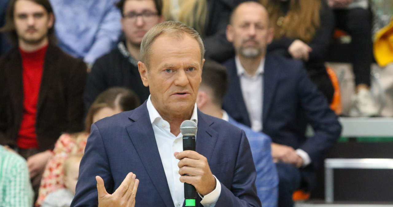 Tusk obiecuje stuprocentowo płatny macierzyński. Od ręki