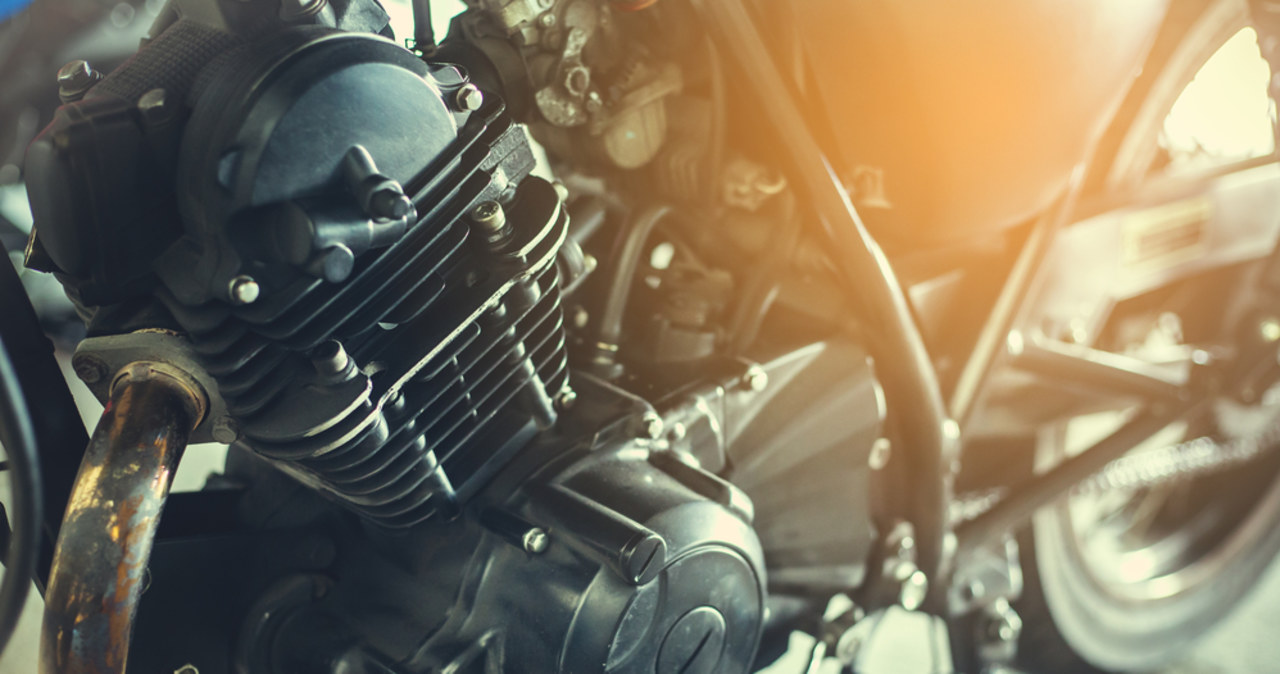 Zderzenie motocyklisty z busem. Nie żyje kierowca jednośladu