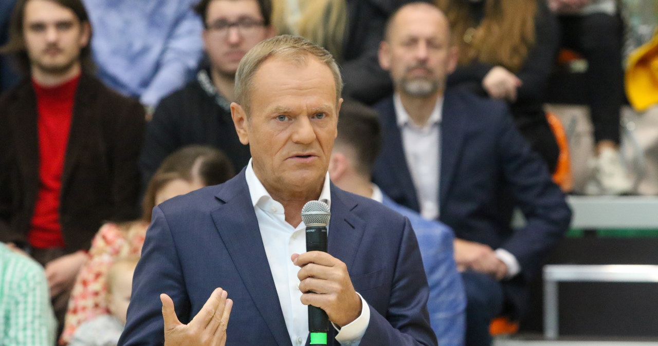 Tusk ostro o Morawieckim. „Bredzi na zlocie proputinowskich partii”