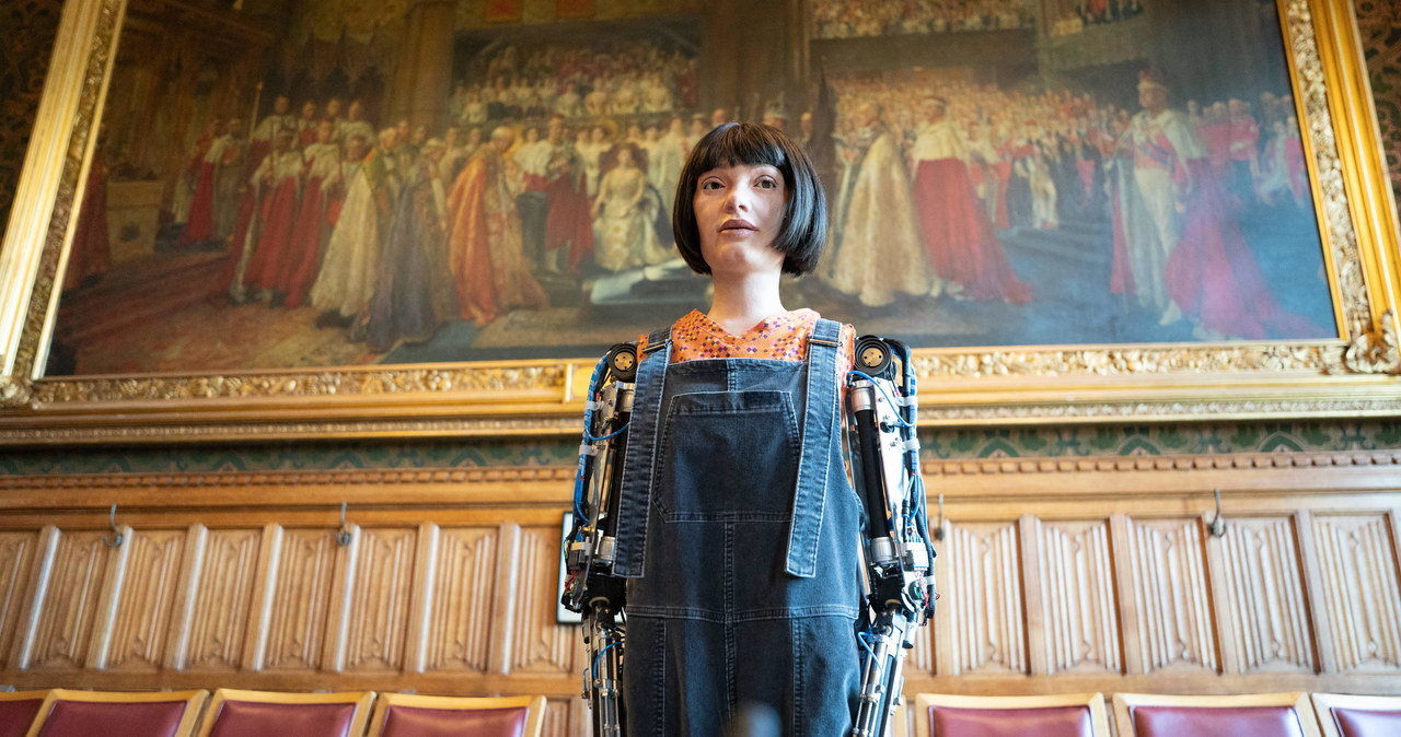 Pierwsze w historii przesłuchanie robota w parlamencie. „Wyglądał jak zombie”