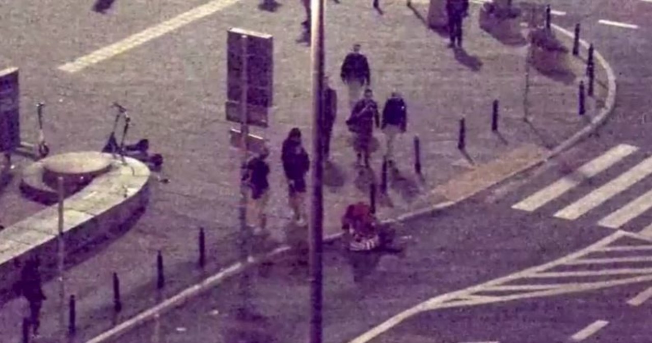 Brutalne pobicie w centrum Warszawy. Poszło o koszulkę i szalik kibica