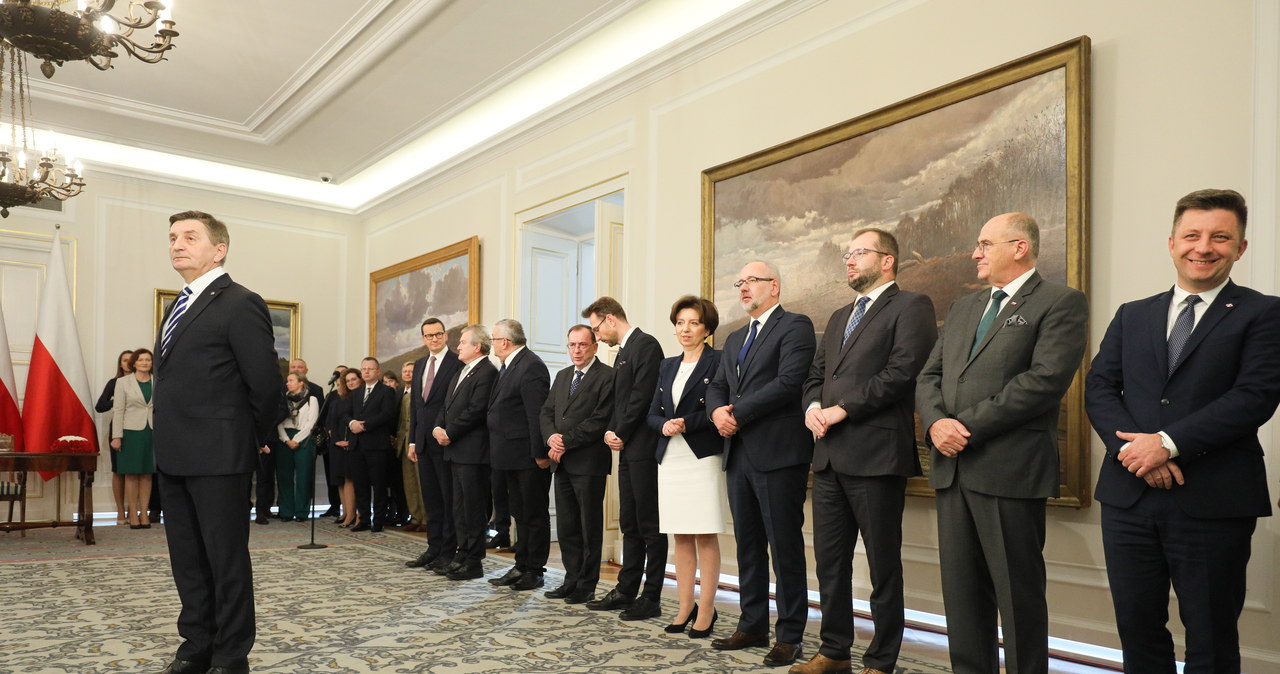 Rząd „puchnie”. Już ponad stu członków gabinetu Mateusza Morawieckiego