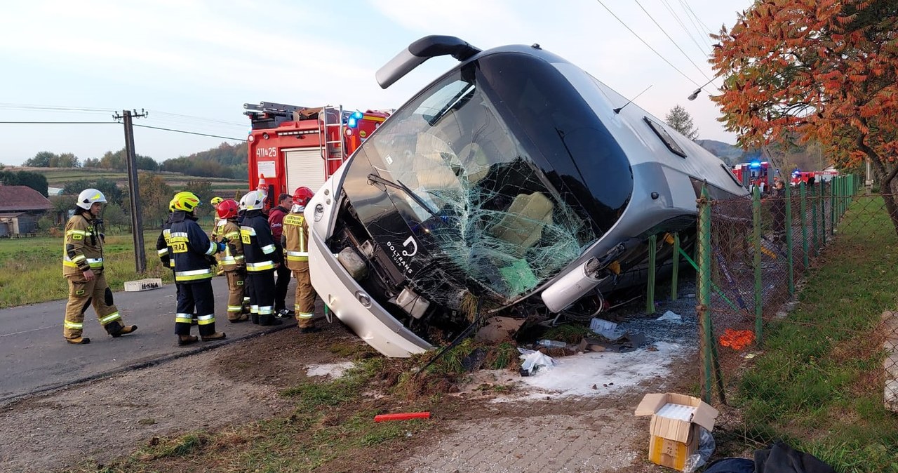 Wypadek autokaru na Podkarpaciu. 9 osób trafiło do szpitala