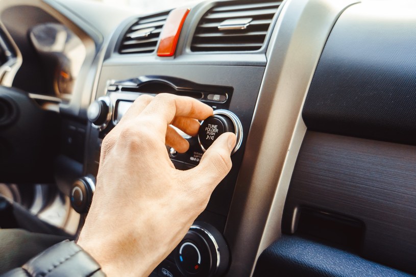 Kto musi płacić abonament RTV za radio w samochodzie?