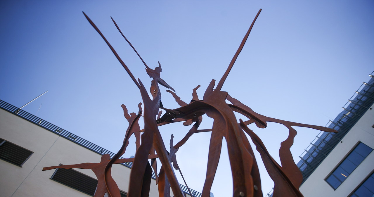 Pierwszy w Polsce pomnik medyków i ofiar pandemii. Jest zrobiony ze stali z Azowstalu