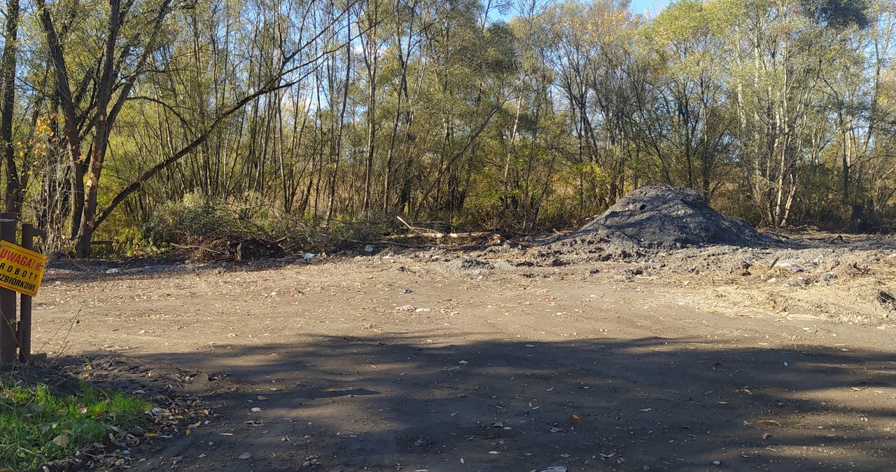 Odpady z huty zalegają poza składowiskiem. Będzie reakcja WIOŚ?