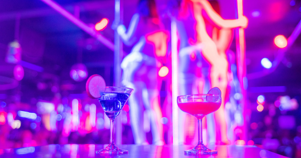 Poznań zapowiadał walkę z klubami go-go. Nowy otwiera się naprzeciw ratusza