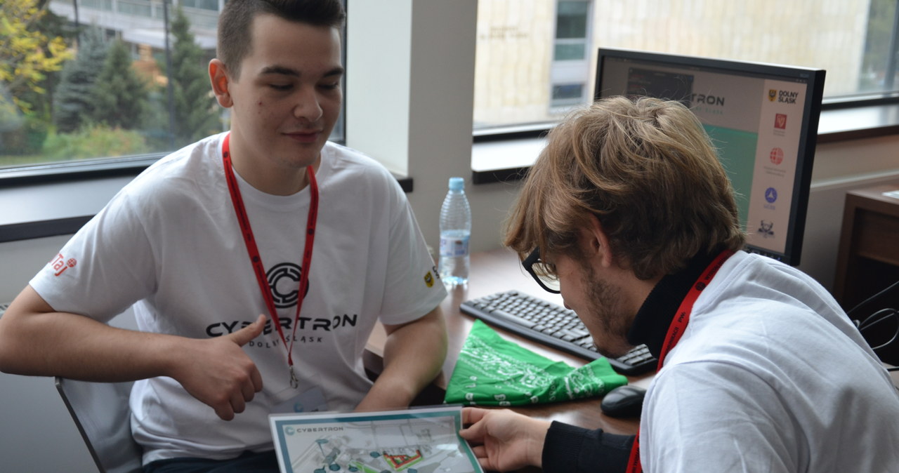 Uczniowie z Polski i Czech walczą w finale Cybertronu