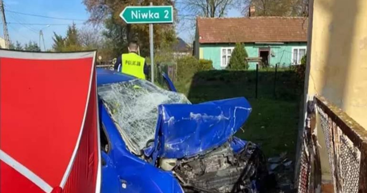 72-letni mężczyzna nie żyje. Wjechał autem w dom