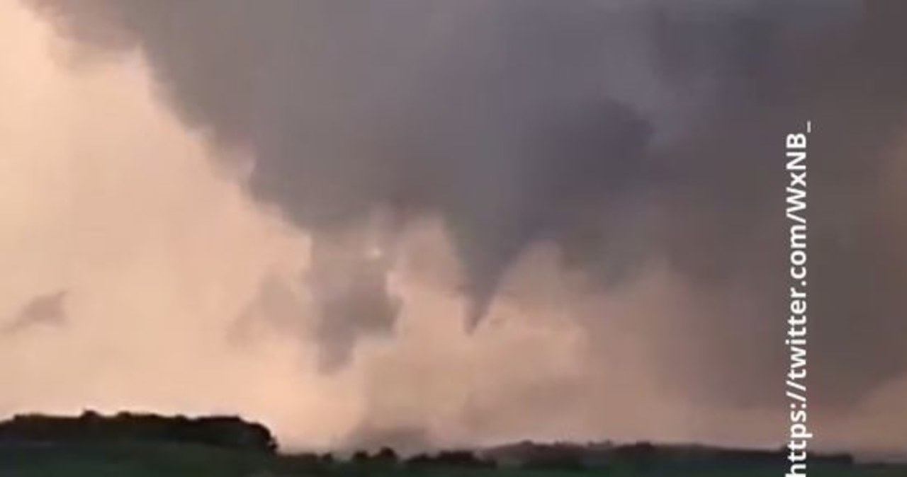 Gwałtowne burze i tornado we Francji. Wichura zerwała dach z kościoła