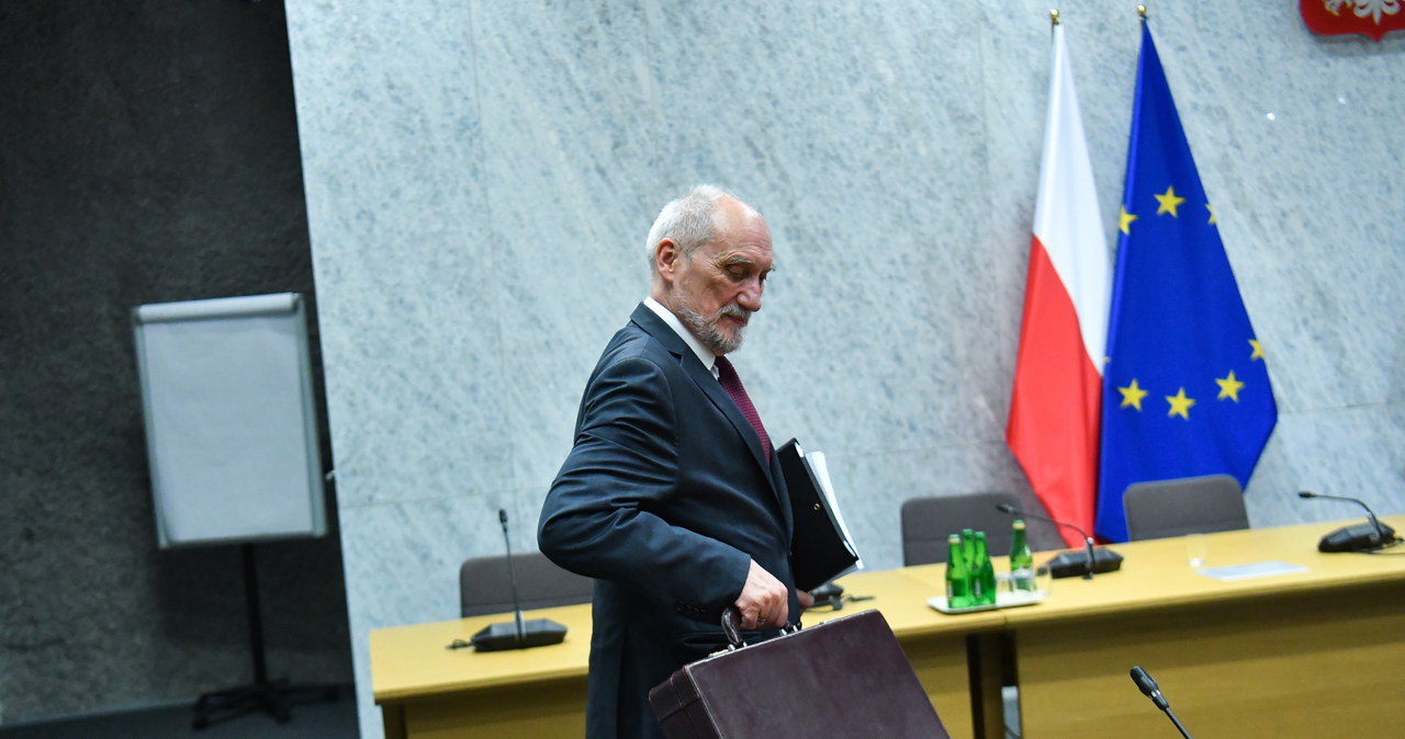 Emocje w Sejmie. Macierewicz miał oceniać pracę… podkomisji Macierewicza