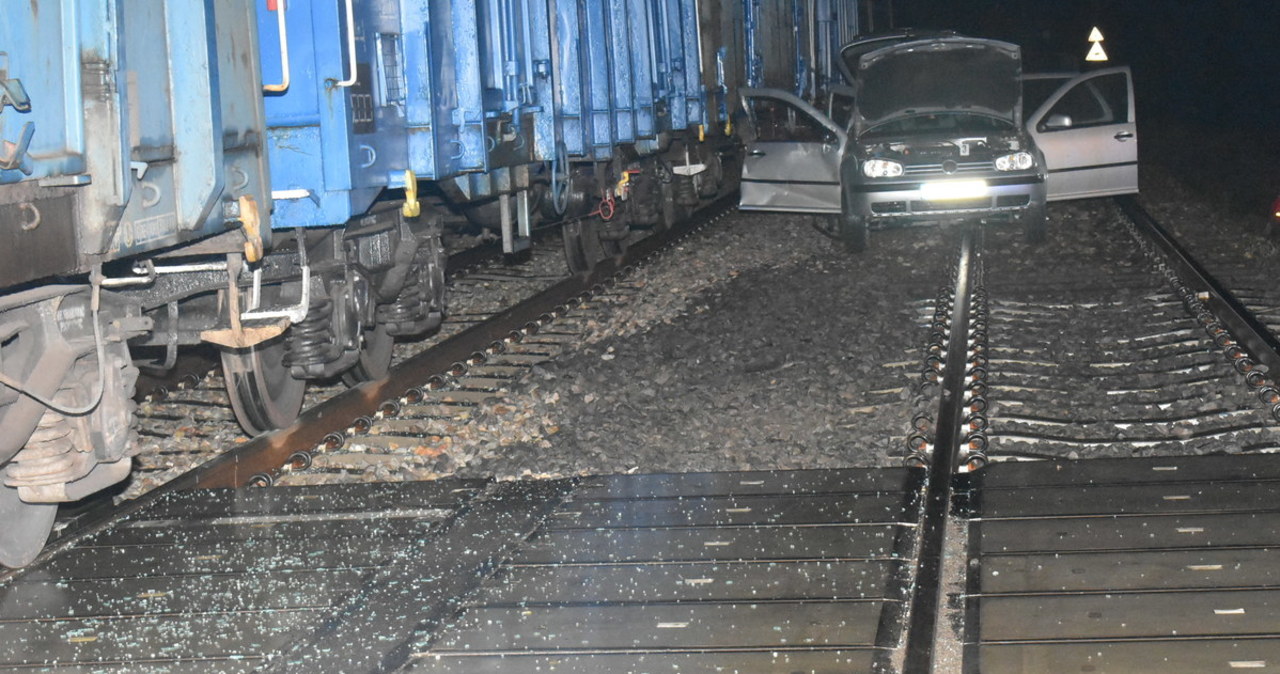 ​19-latek wjechał pod pociąg towarowy. Usłyszał zarzuty