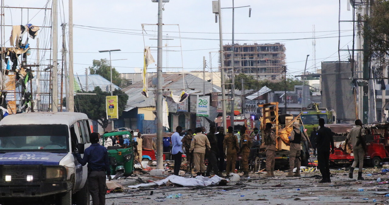 Samochody wybuchły w Mogadiszu. Co najmniej 100 ofiar