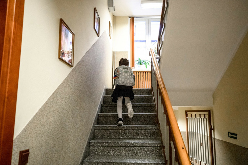 Czy można zadać pracę domową na weekend? Odpowiedź prawnika zaskakuje