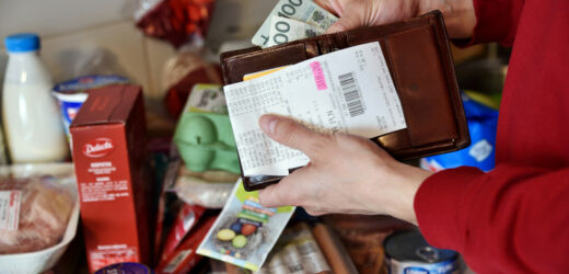 Polacy oszczędzają. Te produkty spożywcze kupują znacznie rzadziej