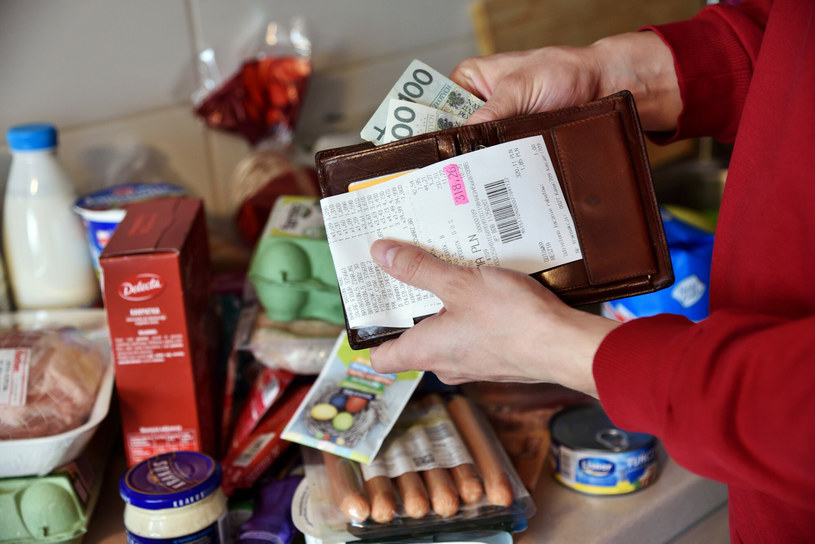 Polacy oszczędzają. Te produkty spożywcze kupują znacznie rzadziej