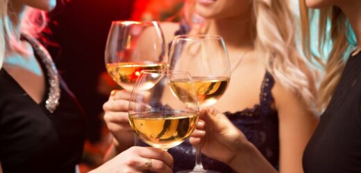 Po ten alkohol sięgają najczęściej. Jak piją Polki?