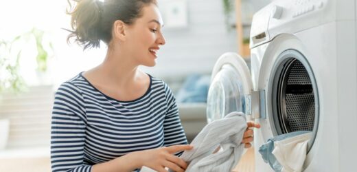 Prosty sposób na miękkie pranie. Wsyp to do pralki zamiast płynu do płukania