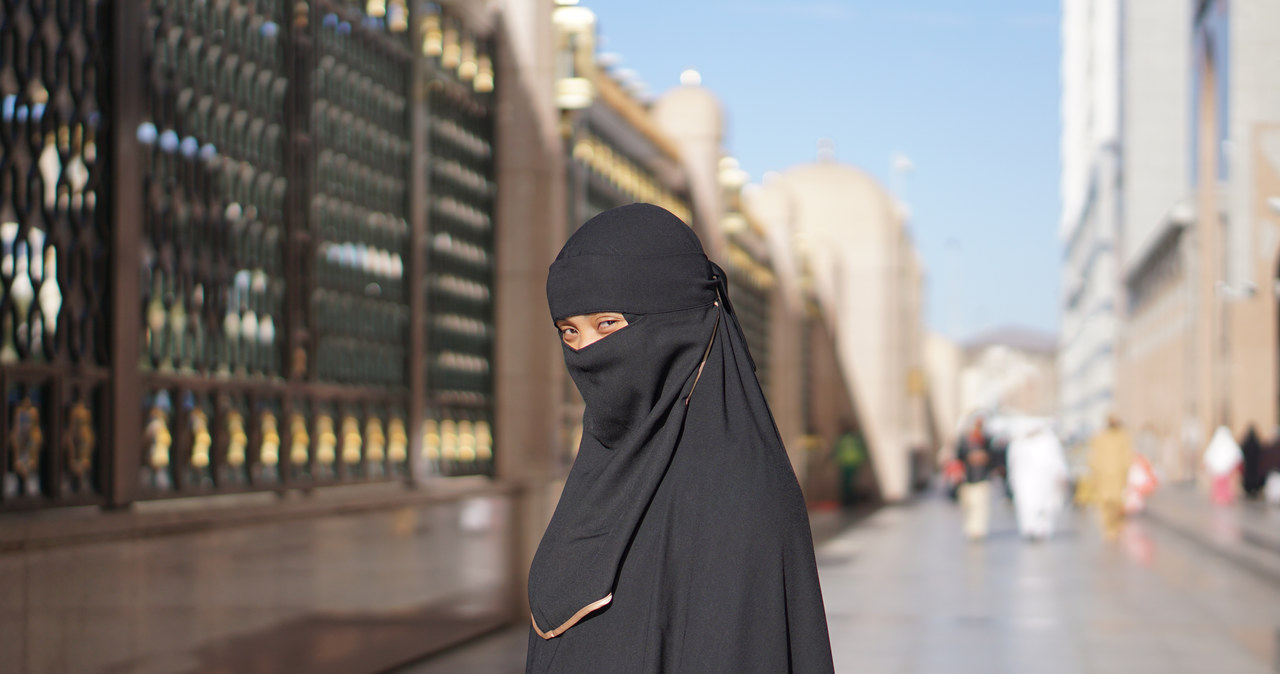 Dowodziła batalionem ISIS, córkę oblała żrącym środkiem. Amerykanka skazana