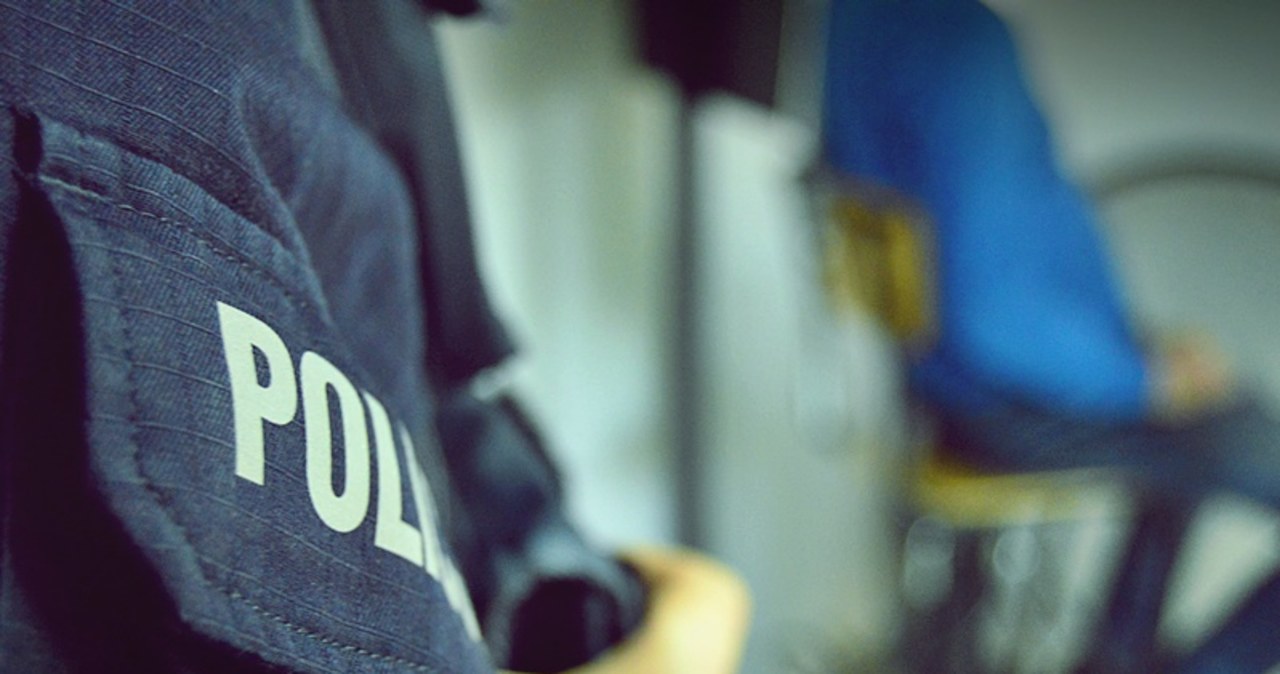 Grozili innym, dewastowali mieszkania i samochody. Dwie osoby zatrzymane