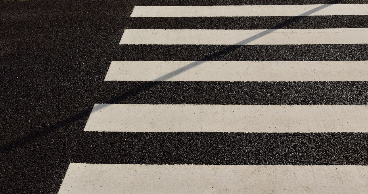 Świniarsko: Trzy dziewczynki potrącone na przejściu. Kierowca uciekł