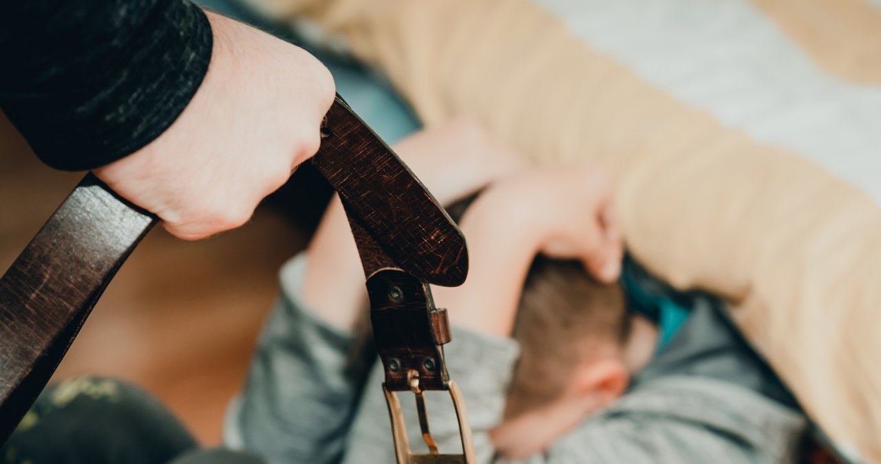 Katował jej syna, ona oglądała tv i jadła tosty. Wyrok dla zabójców 15-latka z Polski