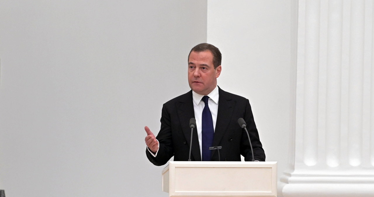 Miedwiediew: Rosja nie potrzebuje obcych terytoriów, walczy o ziemię dla niej świętą