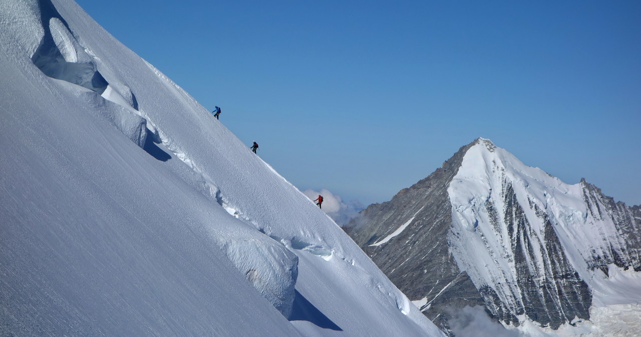 Przetrwał w górskim lodowcu 85 lat. Sprzęt fotograficzny zgubili alpiniści z USA