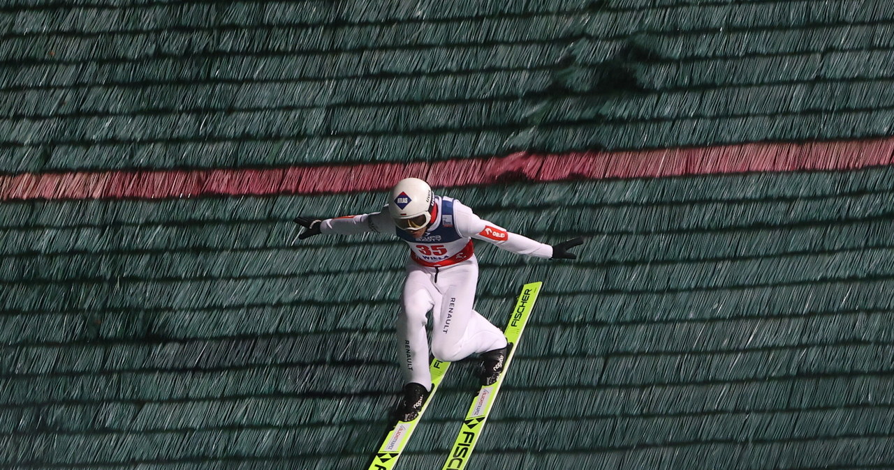 Stochowi przy lądowaniu odpięło się wiązanie. Skoczek komentuje