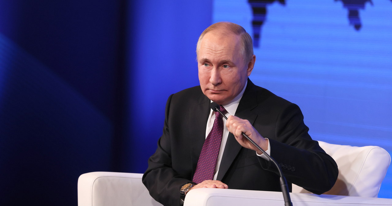 Media: Putin w rozmowie z Macronem mówił o Hiroszimie i Nagasaki