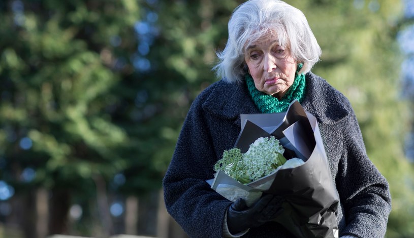 Komu należy się spadek po zmarłym małżonku? Żona nie może liczyć na całość!