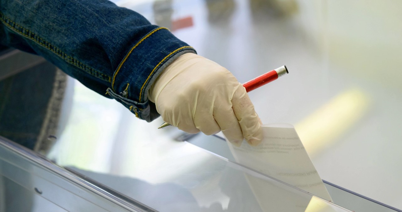 Duopol czy wielobiegunowy układ polityczny? Spór w polskiej polityce